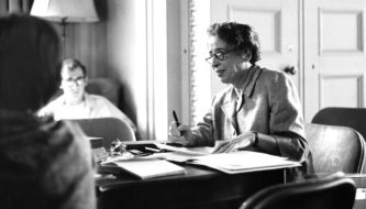 Hannah Arendt em sala de aula (Reprodução)