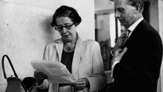 Hannah Arendt durante o julgamento de Adolff Eichmann em 1960