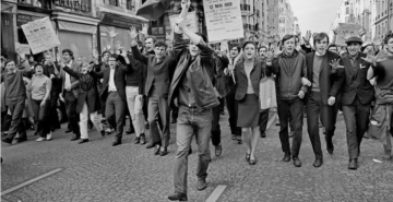 Protesto estudantil em Paris, 1968 (Philippe Gras)