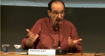 O filósofo e professor da USP, Paulo Arantes (TV CULT)