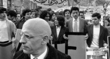 Foucault participa de manifestação de apoio a trabalhadores imigrantes em Paris, em 1973 (Foto Gilles Peres/ Latinstock)