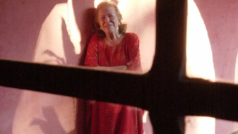 Hilda, aos 69 anos, na Casa do Sol (Foto Pio Figueroa, Centro de Documentação Cult. “Alexandre Eulálio” / UNICAMP)
