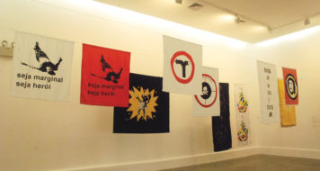 Vista geral da exposição Bandeiras na Praça Tiradentes (Foto Eduardo Coelho)