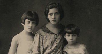 As três irmãs: Elisa (ao centro), Tania (à esquerda), Clarice