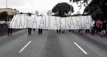 Estudantes em manifestação contra a reorganização das escolas estaduais de São Paulo, em 2015 (Divulgação)