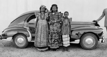 Bamako (Mali), entre 1948 e 1963. Foto de Seydou Keïta/ Contemporary African Collection (CAAC) - The Pigozzi Collection