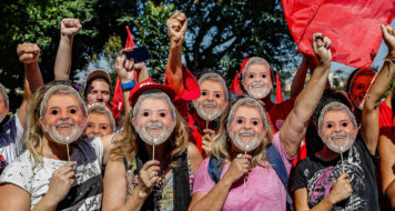 Atividade das mulheres no Acampamento Democrático Lula Livre, em Curitiba (Foto: Ricardo Stuckert)