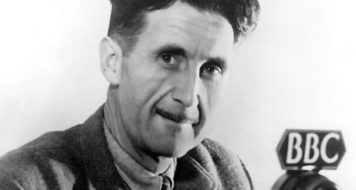 George Orwell na BBC em 1940 (Reprodução)