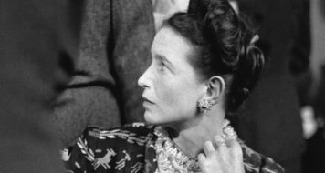Simone de Beauvoir em Paris, agosto de 1947, ano em que publica o ensaio Por uma moral da ambiguidade