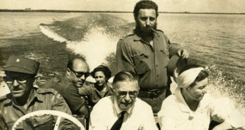 Simone de Beauvoir com Fidel Castro e Sartre em visita a Cuba, em 1960;