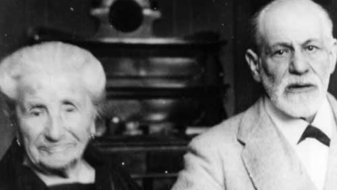 Freud e sua mãe Amália em 1926 (Foto: Reprodução)